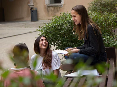 Coneix els campus, gaudeix de la vida universitària, participa de les activitats lúdiques.